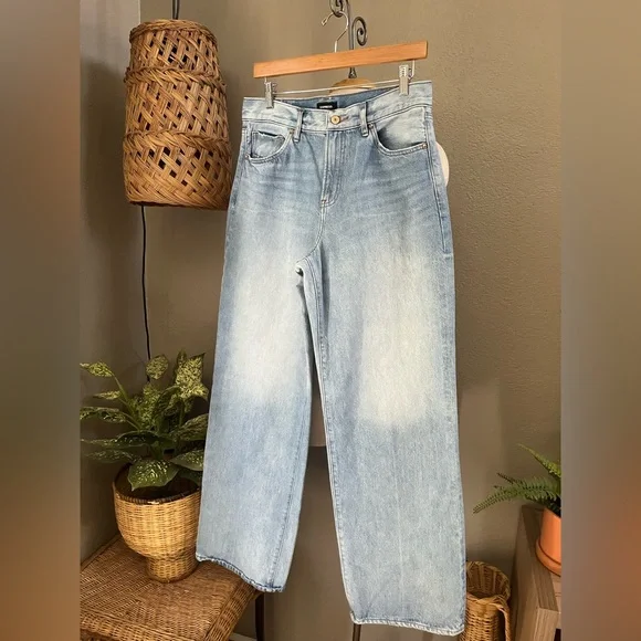 Express wash Blue High Waisted Wide Leg Jeans Size 8 R. - Picture 3 of 11